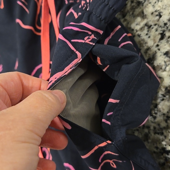 CHUBBIES "THE FUNSET BOULEVARDS" SWIM TRUNKS. 5.5" INSEAM. FLAMINGOS. SIZE LARGE - Picture 10 of 12